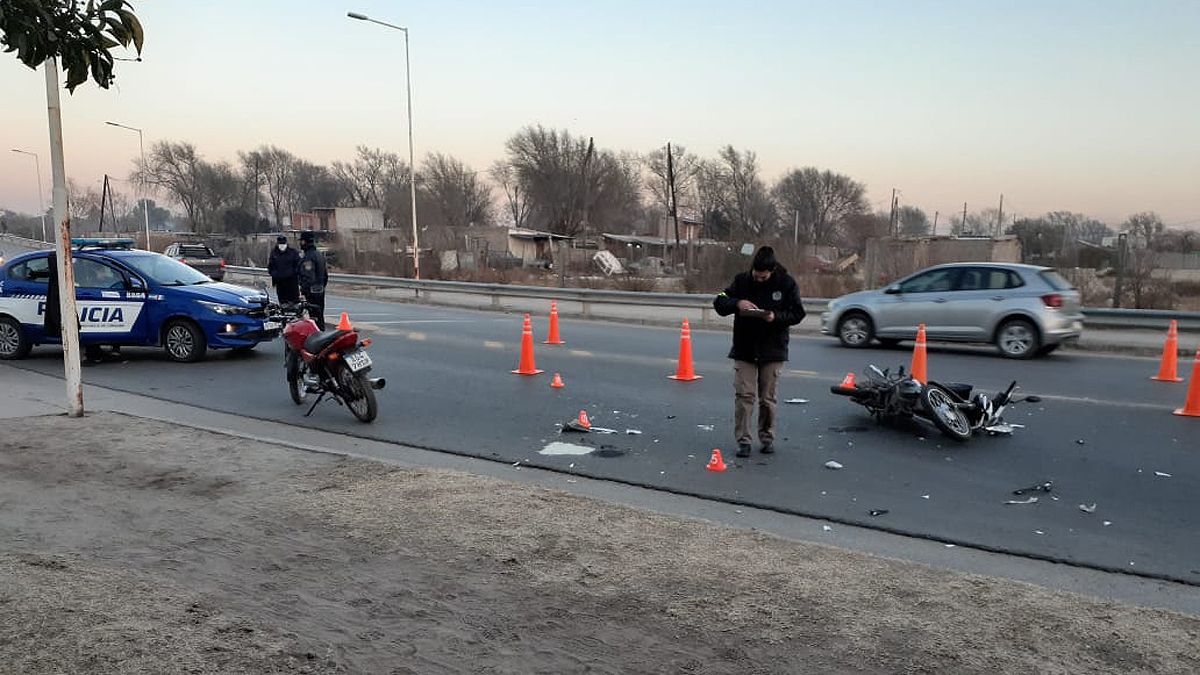 Una Mujer Herida Al Chocar Dos Motos En El Puente Colgante