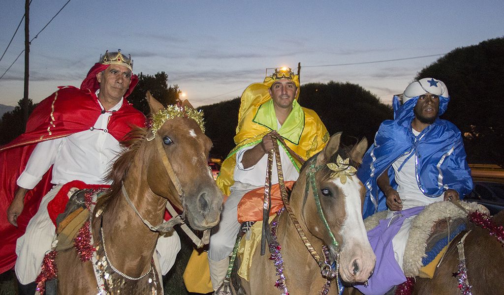 Caravanas De Reyes Magos Llevaron Sonrisas A Los Chicos De Los Barrios