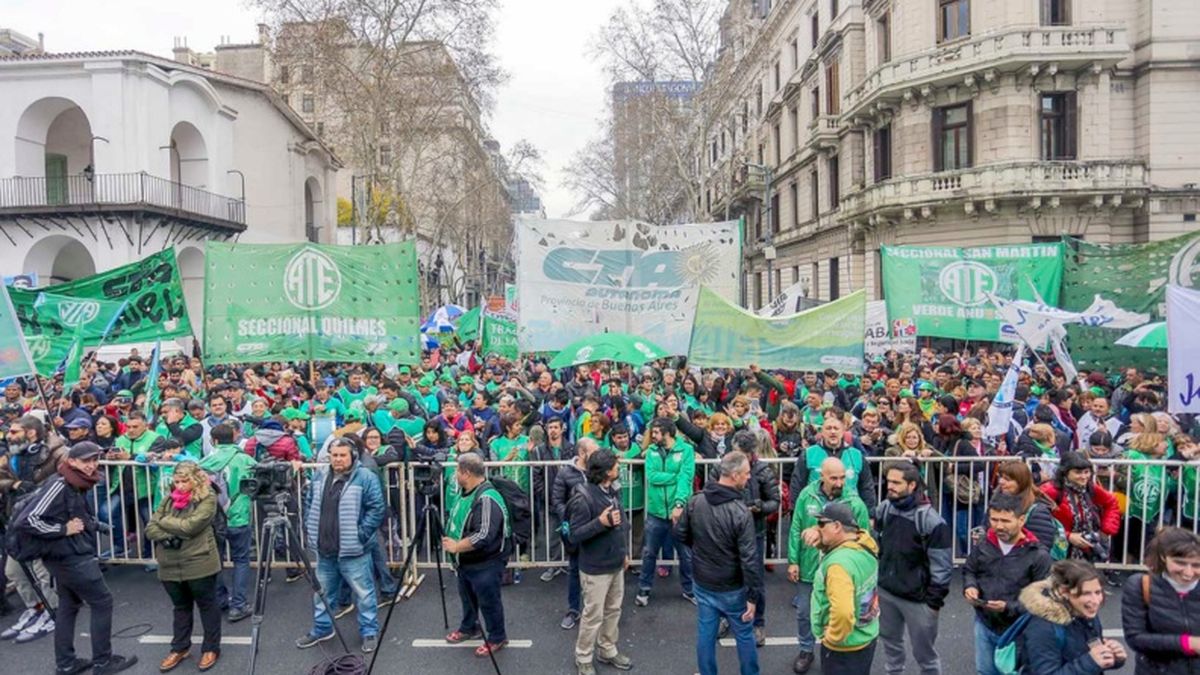 Paro Y Marcha De Estatales Por Reapertura De Paritarias