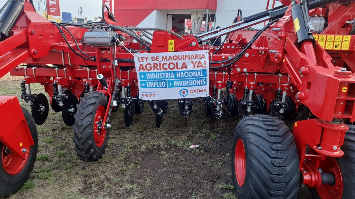 La maquinaria agrícola nacional pide urgente una ley al Congreso