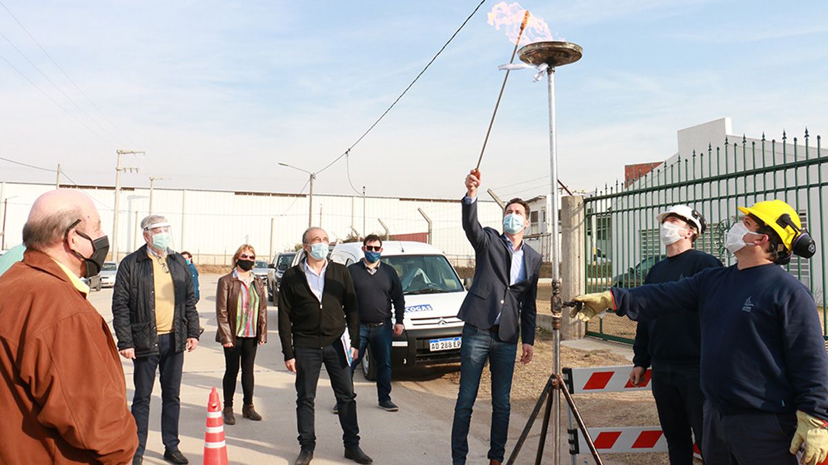 La Provincia conectó al gas natural a una empresa de Holmberg