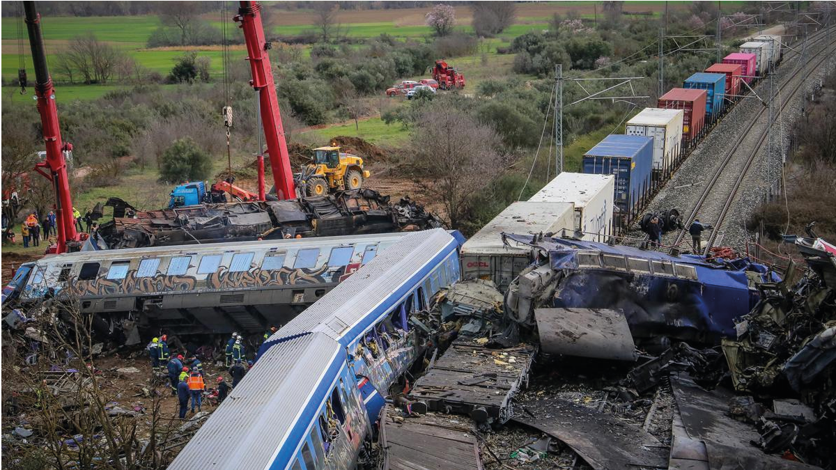 Grecia: Eltrágico choque frontal entre dos trenes que circulaban por la misma vía