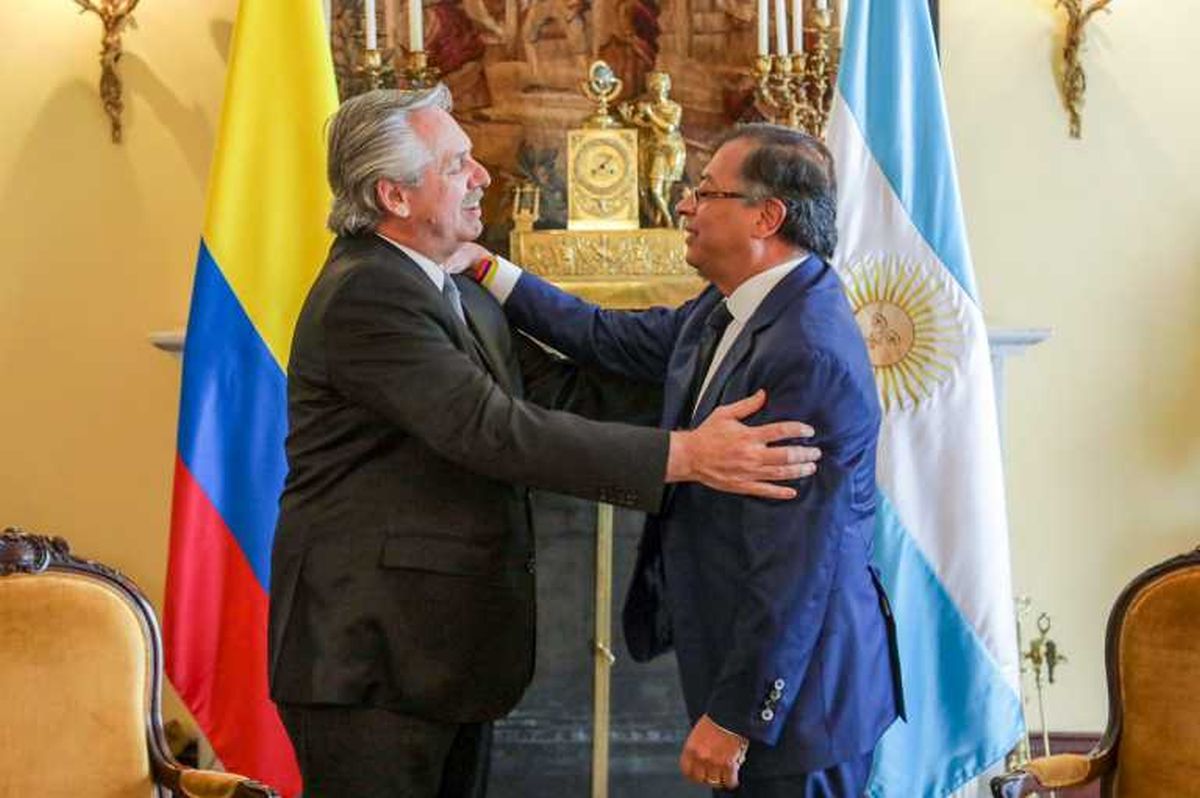 El presidente argentino mantuvo una reunión con su par colombiano horas antes de la ceremonia de asunción.
