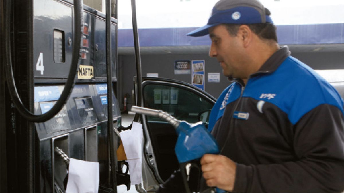 Aumentos de hasta el 30% en combustibles, con YPF a la cabeza del ajuste