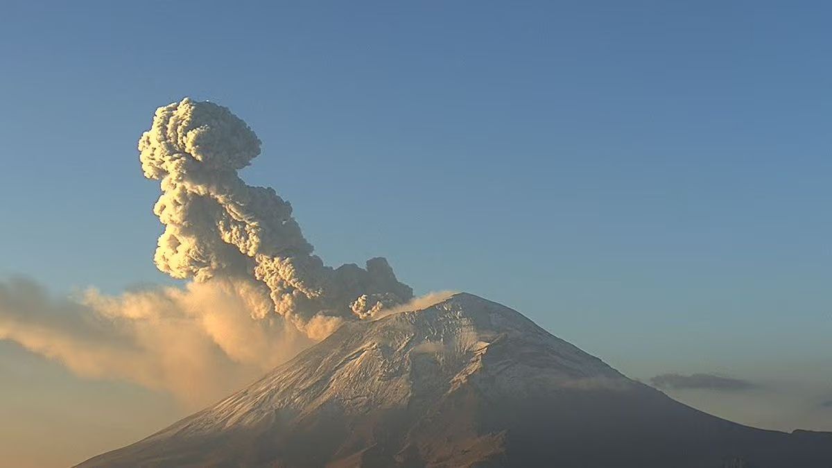 México: el volcán Popocatépetl continúa con su intensa actividad eruptiva