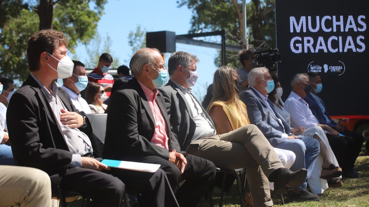 Imágenes de la visita del gobernador Schiaretti a la planta cloacal local.