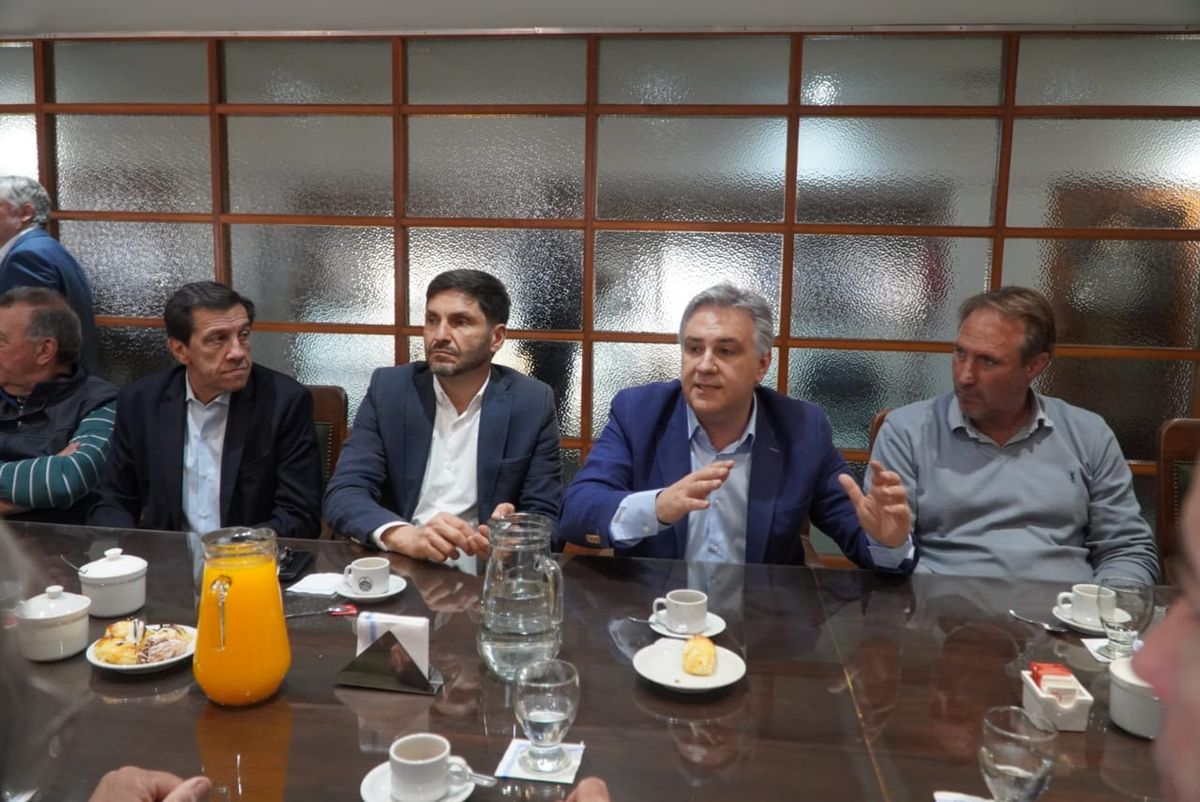 Los gobernadores ya se encuentran en la Sociedad Rural de Río Cuarto