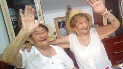 Con caravana y fiesta doble, las mellizas Cachita y Carlota celebran sus 100 años