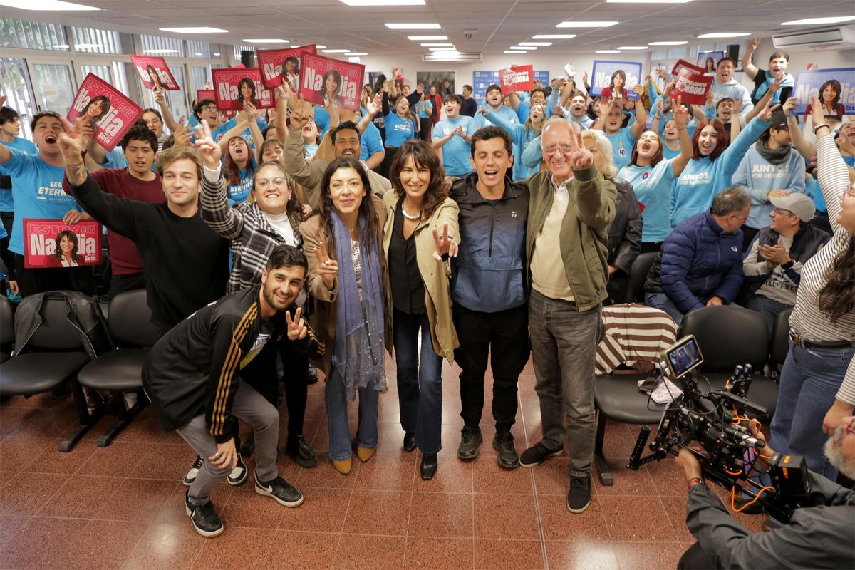 Natalia, con estudiantes y docentes Natalia, con estudiantes y docentes