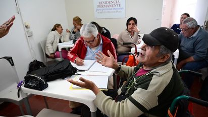 Derecho a la educación: adultos mayores podrán terminar sus estudios primarios