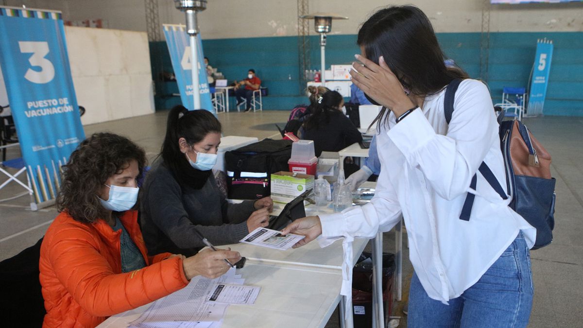 Más de 200 maestras jardineras recibieron la vacuna contra el coronavirus.