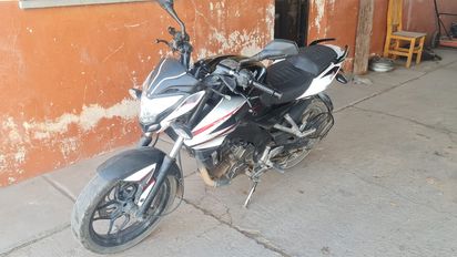 Recuperan una moto robada el lunes y aprehenden a dos sujetos