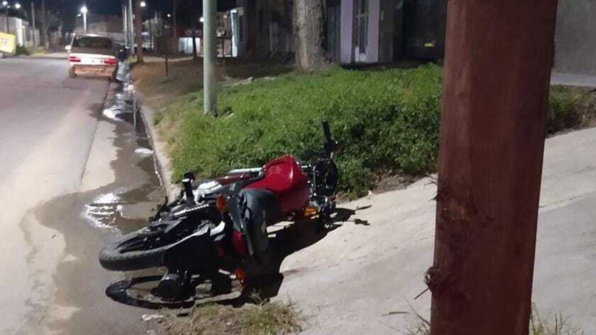 Un Adolescente Murió Tras Chocar Su Moto Contra Un Poste De Luz