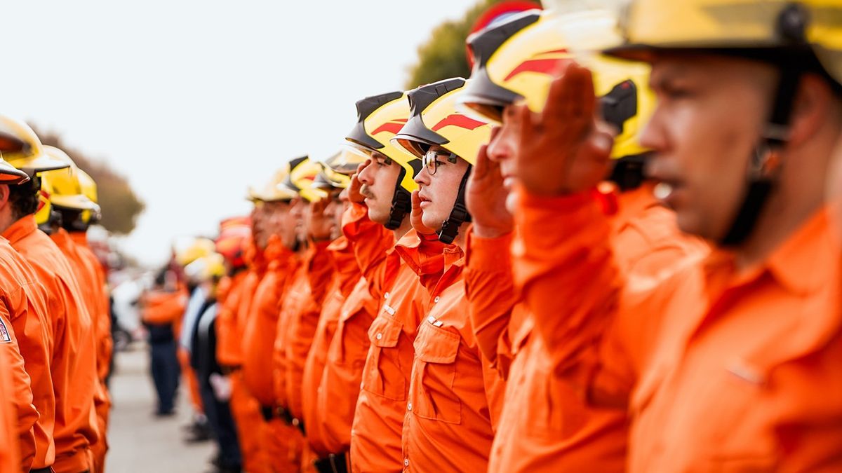 Se llevó a cabo una ceremonia en honor al cuerpo de bomberos local en el parque del Centro Cívico del Bicentenario. Foto: Sociedad de Bomberos Voluntarios de Río Cuarto