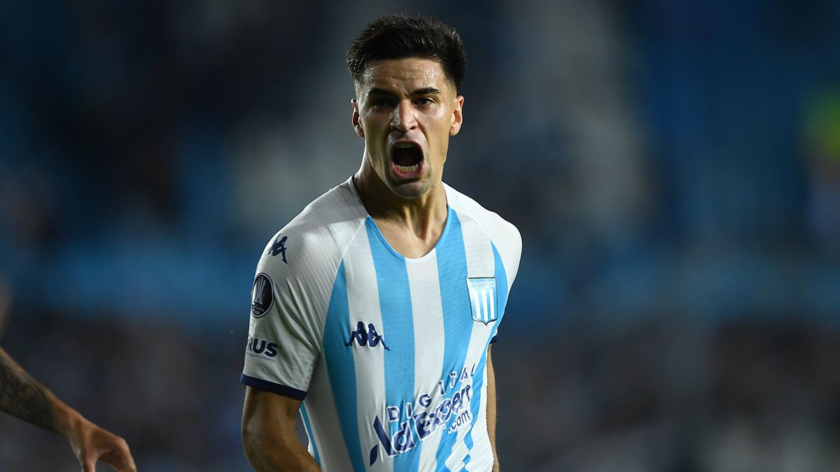 Nicolás Oroz festeja el gol con que Racing le empató el partido 1-1 a Flamengo por la Copa Libertadores