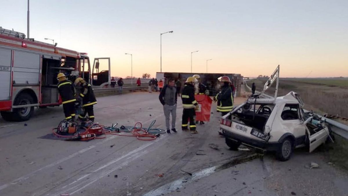 Conducía en contramano por la Autopista, chocó un camión y murió