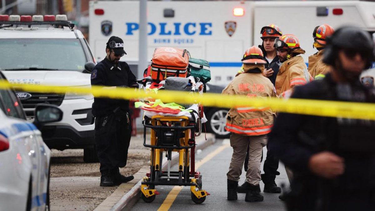 Un hombre abre fuego en el subte de Nueva York y deja 16 heridos