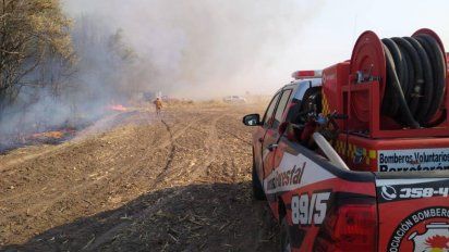 Lograron controlar el fuego en un campo al norte de Berrotarán