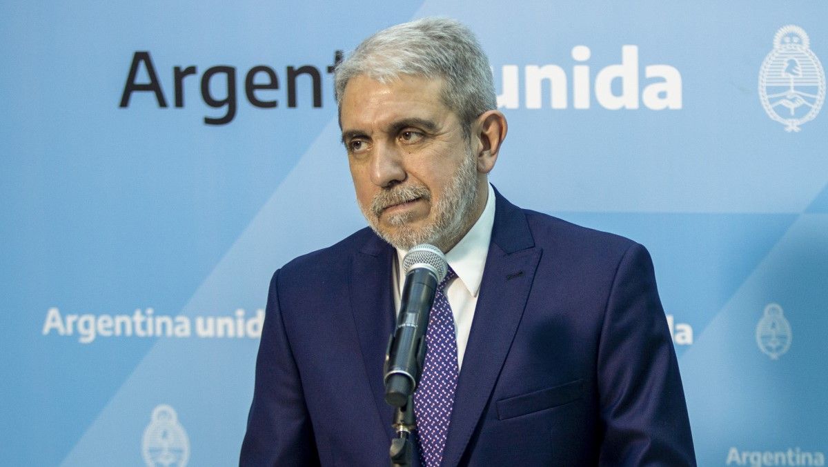 El ministro Fernández salió con los tapones de punta contra su colega del gabinete.