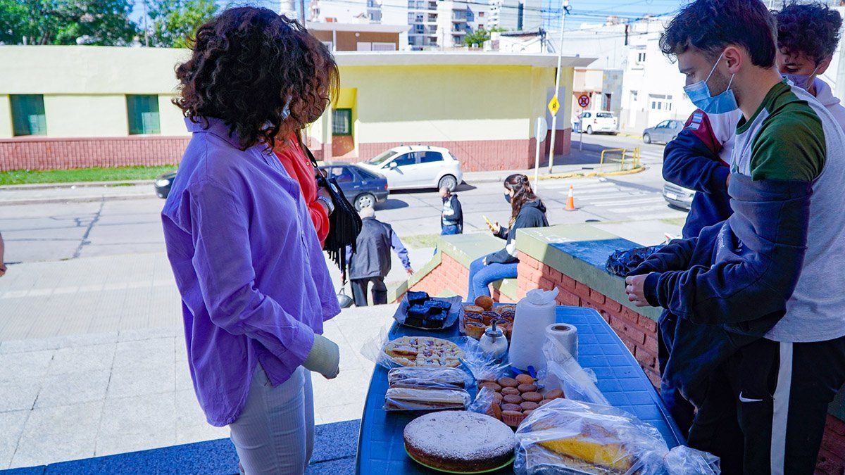 En las puertas de los colegios