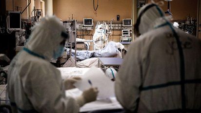 Las dos olas de contagios se cobraron casi la misma cantidad de vidas