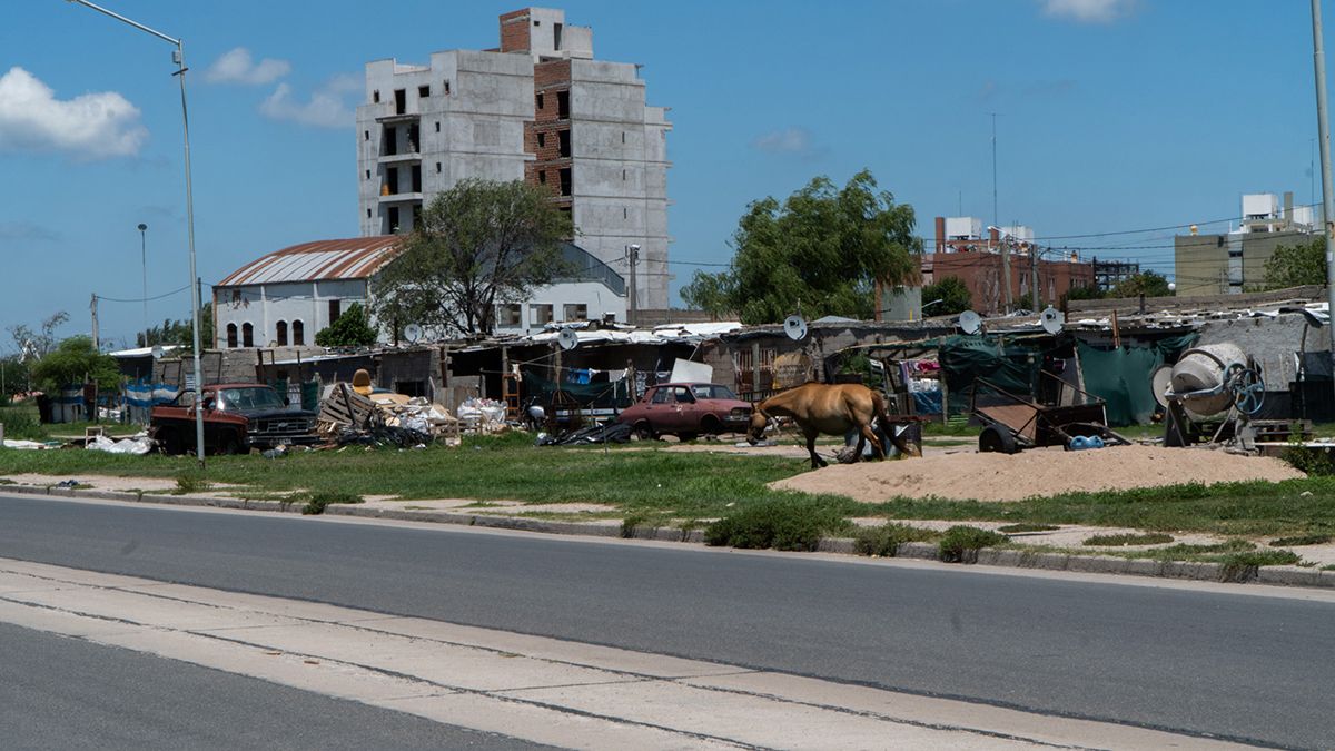 El asentamiento ubicado frente a la zona conocida como “corsódromo” está presente desde hace varios años. Foto: Andrés Oviedo.