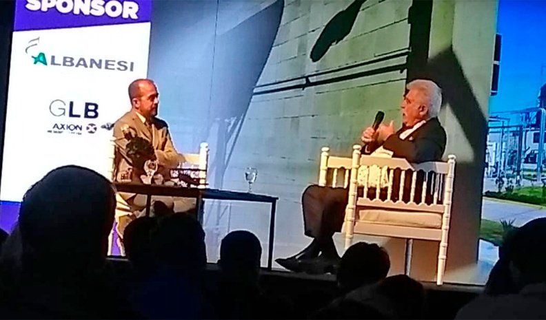 El analista político Jorge Asís en la 3ª Feria Industrial del Gran Río Cuarto.
