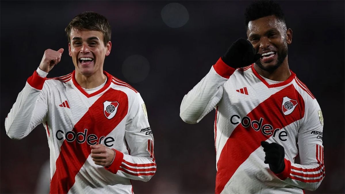 Miguel Borja&nbsp; celebra su segundo gol con Nicolas Fonseca en el partido de River Plate (2-0) con Libertad de Paraguay