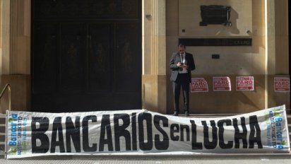 Terminó el paro de los bancarios y hoy van a negociar