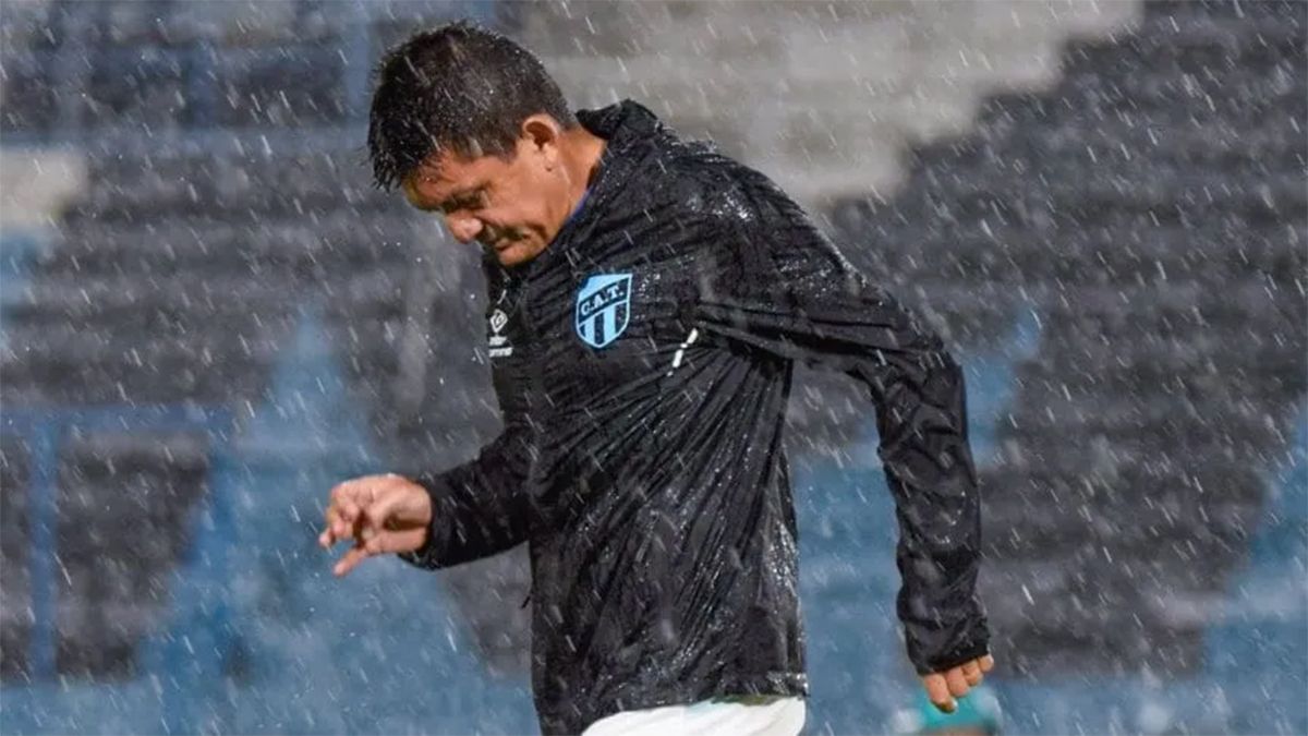 La intensa lluvia en la previa de Atlético Tucumán vs. Independiente obligó a postergar el partido
