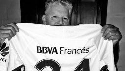 Buffarini donó su camiseta del Boca campeón