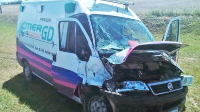 Chocó una ambulancia de Deheza con el carro que tiraba un tractor