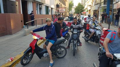 Le robaron cinco motos en cuatro meses: cadetes reclamaron frente a la Policía