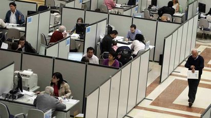 El Gobierno de Milei redujo casi un 10% el empleo público: el ahorro anual es de US$1.885 millones