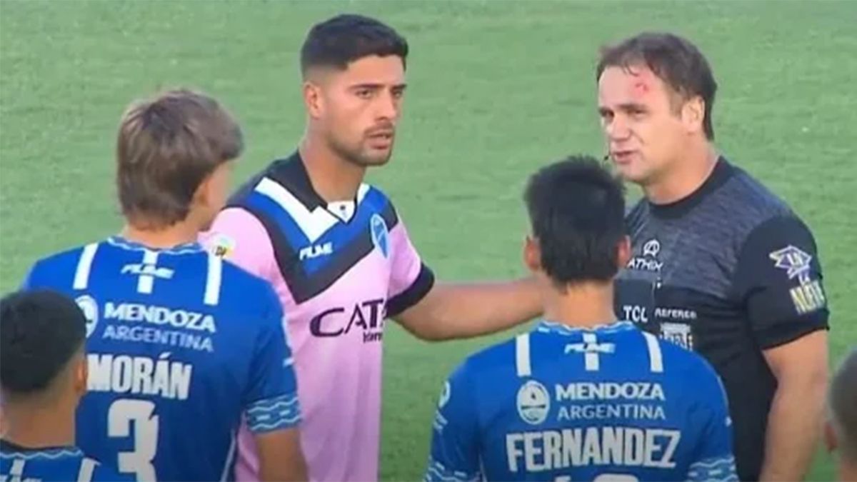 El corte arriba de la ceja que recibió Diego Martin, juez de línea, en el duelo entre Godoy Cruz y Talleres.