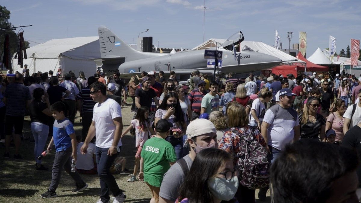 Con gran afluencia de público y música en vivo
