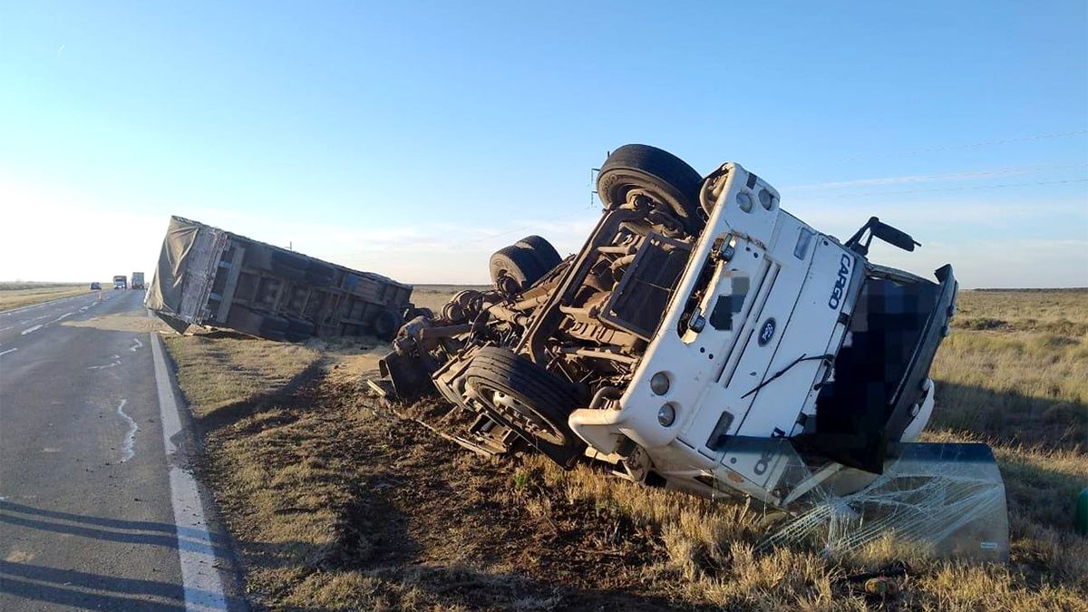 Un muerto al volcar un camión en la ruta 7, a la altura de Río Bamba ...