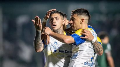 Central lo dio vuelta con dos hombres de más, se quedó con un triunfazo ante Sarmiento y arde la tabla anual