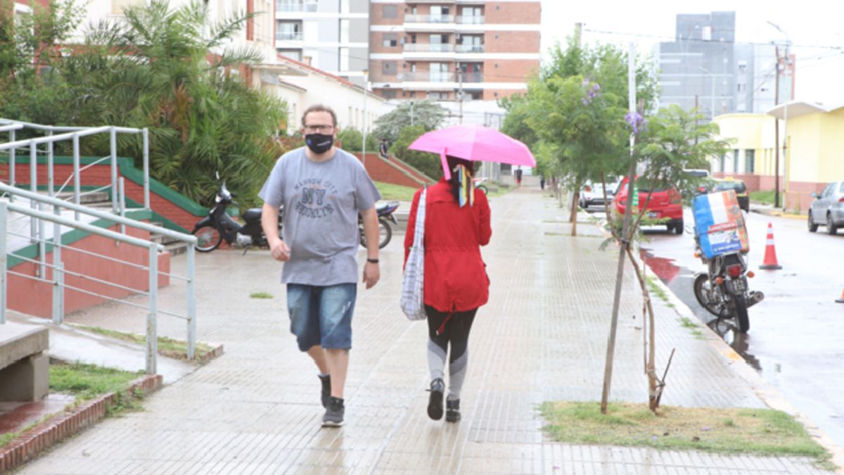 La lluvia se hizo presente en la jornada electoral.