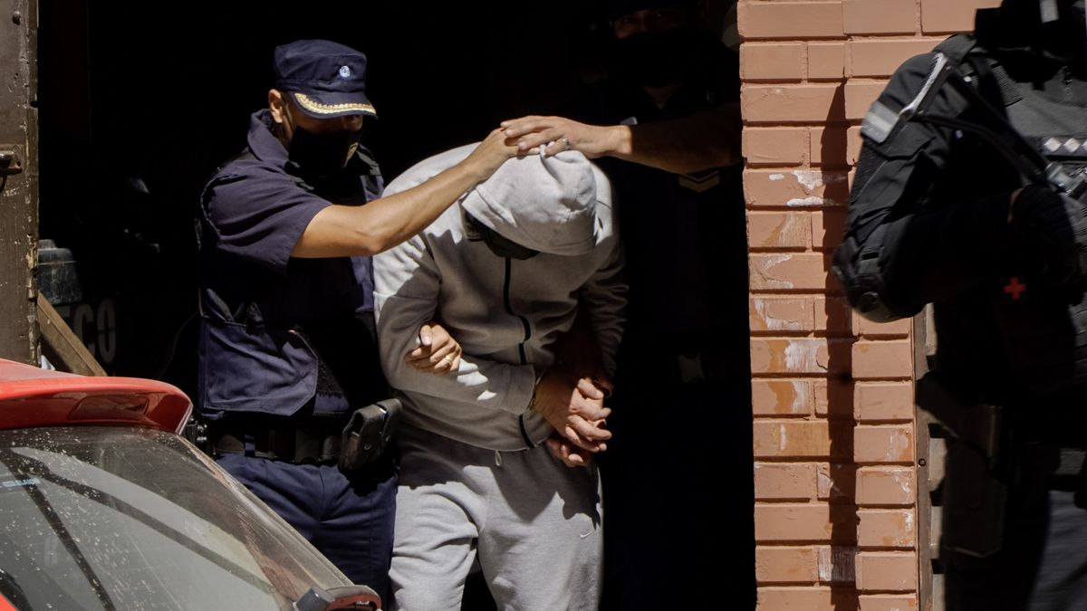 El operativo de traslado se realizó en medio de un amplio despliegue policial.