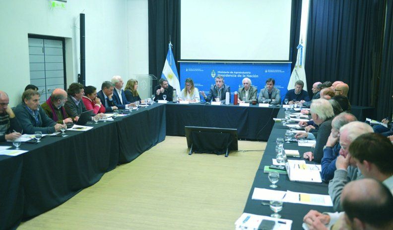 El ministro Luis Miguel Etchevehere se reunió con organizaciones del campo. Las cámaras de productores se bajaron de la reunión.