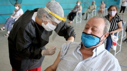 Iniciaron operativo: vacunan a 1.350 adultos mayores hasta el 8 de marzo