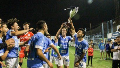 Estudiantes llegó con el último aliento a los penales y levantó la copa en tercera