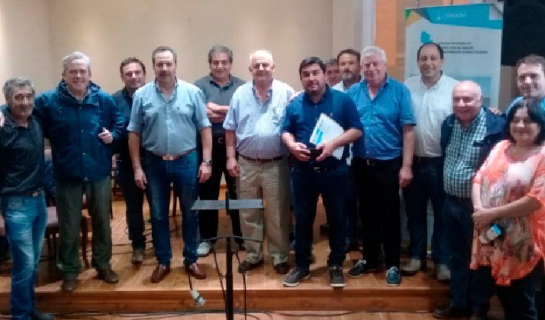 Autoridades de la Provincia, técnicos de la UNRC, integrantes del Inta y productores participaron de la presentación del trabajo.