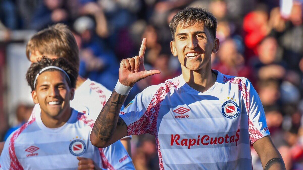 Argentinos Junior goleó de local a Racing.