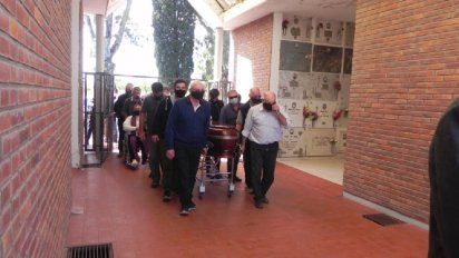 Emotiva despedida de los restos del padre Jorge
