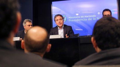 Funcionarios viajan a EEUU para negociar con el FMI