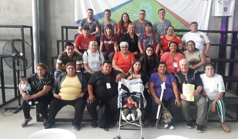 El grupo de vecinalistas que representó a Villa Nueva en el Encuentro Nacional realizado en Alta Gracia.