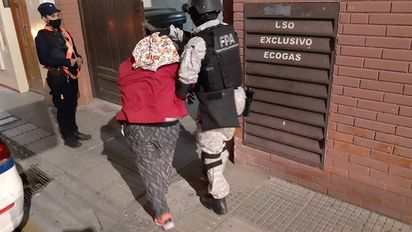 Madre e hijos detenidos con 12 mil dosis de cocaína y $3,3 millones