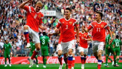 Rusia se floreó en el debut